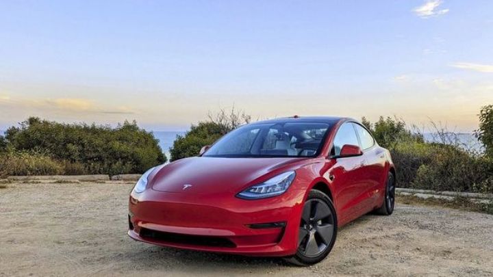 Tesla qlobal elektrik avtomobil satışında Çinin BYD şirkətindən geri qaldı