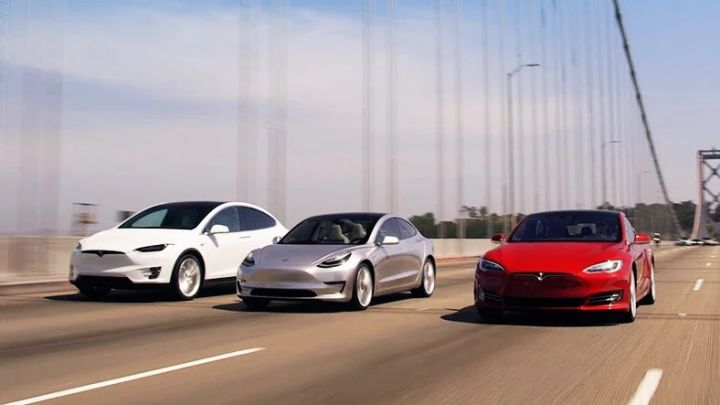 Tesla 1,6 milyon elektromobili geri çağıracaq