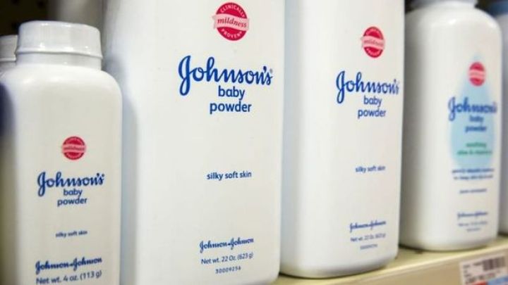Johnson & Johnson şirkəti pudralarının xərçəngə səbəb olduğu iddiaları üzrə 700 milyon dollar ödəməyə razılaşdı