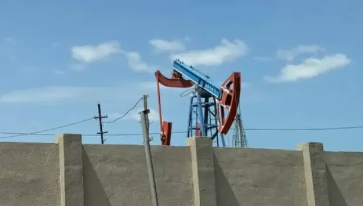 Azərbaycan az neft satıb 373 milyon dollar çox qazanıb