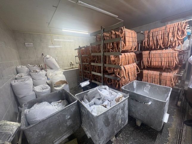 "Azəridad" toyuq kolbasası müəssisəsində nöqsanlar aşkarlandı, istehsal dayandırıldı - FOTOLAR