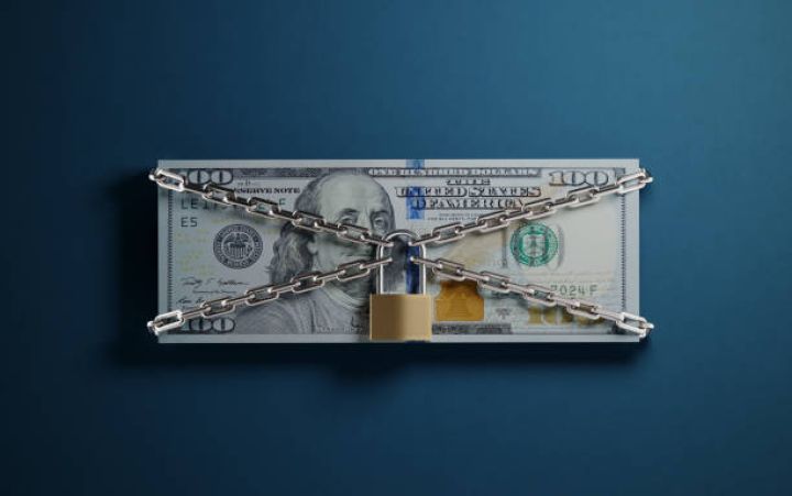 Dolların bazar ertəsi üçün rəsmi məzənnəsi müəyyən edilib