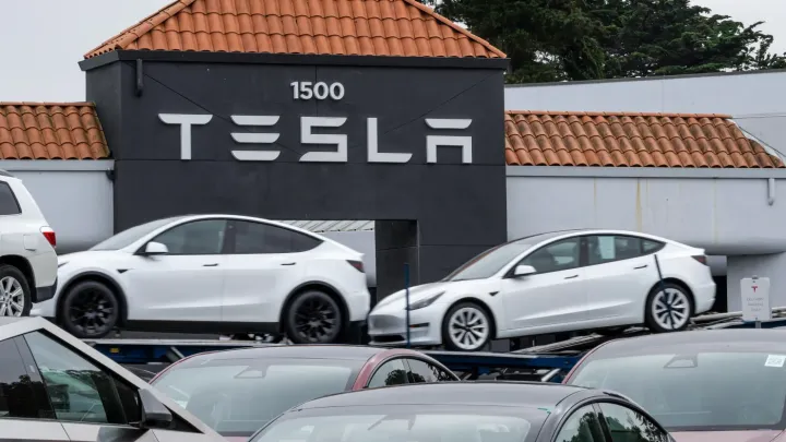 “Tesla”nın mənfəəti proqnozdan aşağı olub