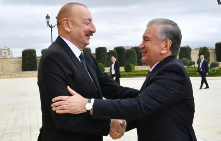 Əliyev Mirziyoyevə zəng edib