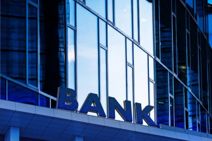 Bankların kredit portfeli bir ildə 3,3 milyard manat böyüyüb – İyunda sürətli artım
