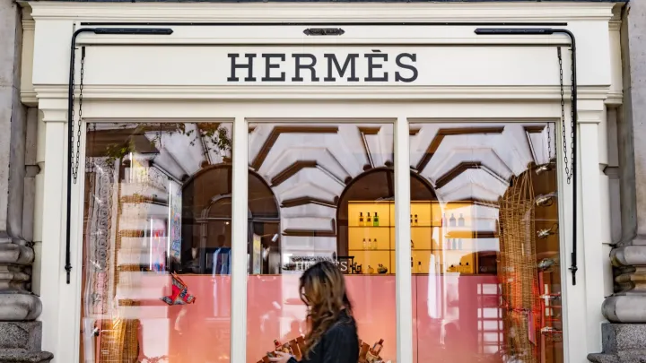 “Hermès”in səhmləri 10% ucuzlaşdıqdan sonra ticarəti dayandırılıb