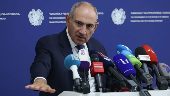 Paşinyan: Ermənistan dəmir yolu ilə bağlı Rusiyayla mübahisəni arbitraja çıxara bilər