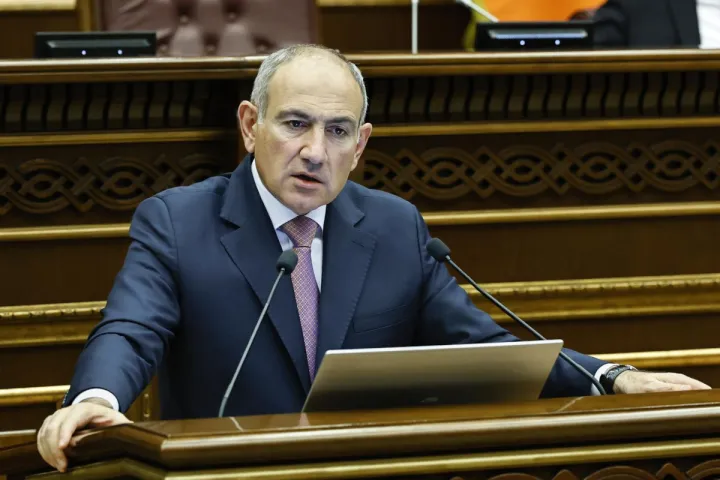 Paşinyan: Sərhədi keçən Azərbaycan hərbçisi bir müddət Ermənistanda qalacaq