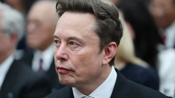 İlon Mask: SpaceX süni intellekt çipləri almaq üçün 40 milyard dollar borc cəlb edib