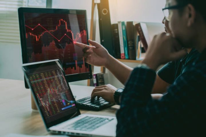 Demo hesabı ilə risksiz ticarət edin və bacarıqlarınızı inkişaf etdirin ®