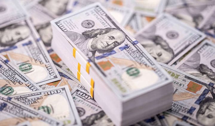 Azərbaycanda nağd xarici valyutanın müştərilərdən alışı satışını 759 milyon ABŞ dolları üstələyib.