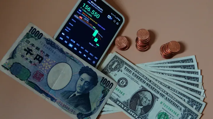 Yaponiyanın valyuta ehtiyatları yenə müdaxilədən sonra rekord 80 milyard dollar azalıb