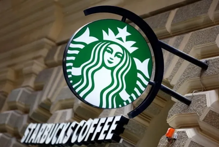 Starbucks müştəriləri geri qaytarmaq üçün 1 milyard dollar xərcləyəcək