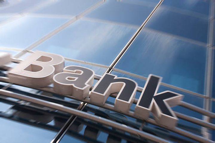 Əhalinin banklara 15 milyard manat borcu var - 1 milyard manata yaxın kredit "batır"