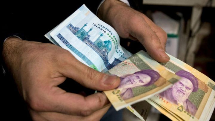 İranda dollar tarixi rekordu yenilədi  – 1 dollar 245 min tümənə qalxıb