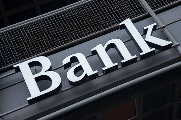 Bankların kredit portfelinin məbləği 30 milyard manatı keçib